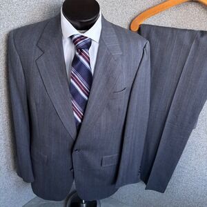 Hart Schaffner Marx Gray Blue Pinstripe Wool Suit 42L 2 Piece Hidden Flaw